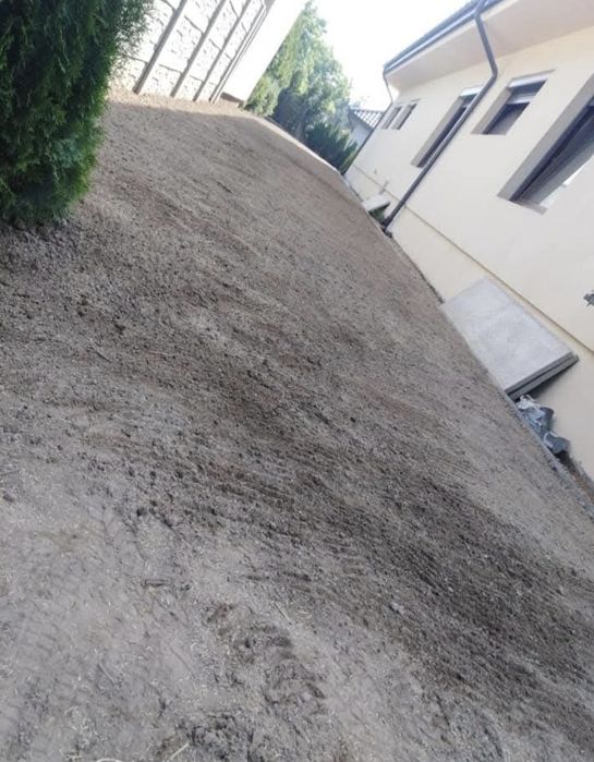 Oferuje usługi ogrodnicze