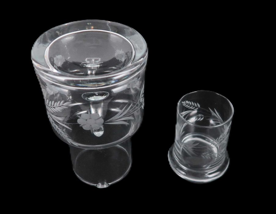 Conjunto de jarro e copo de noite