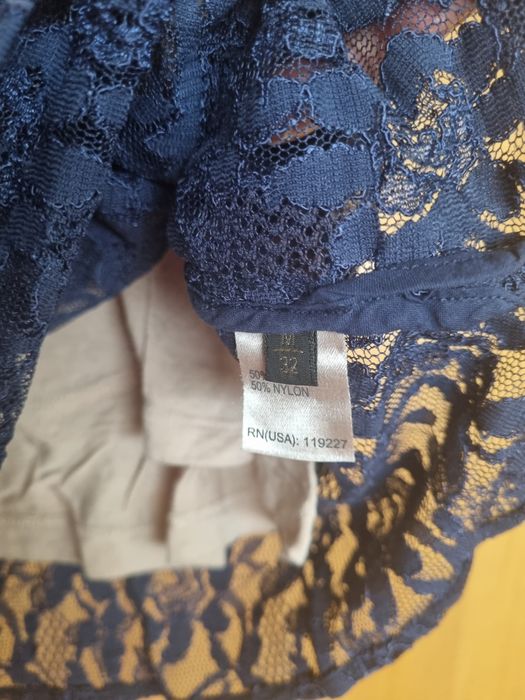 Blusa em renda Massimo Dutti