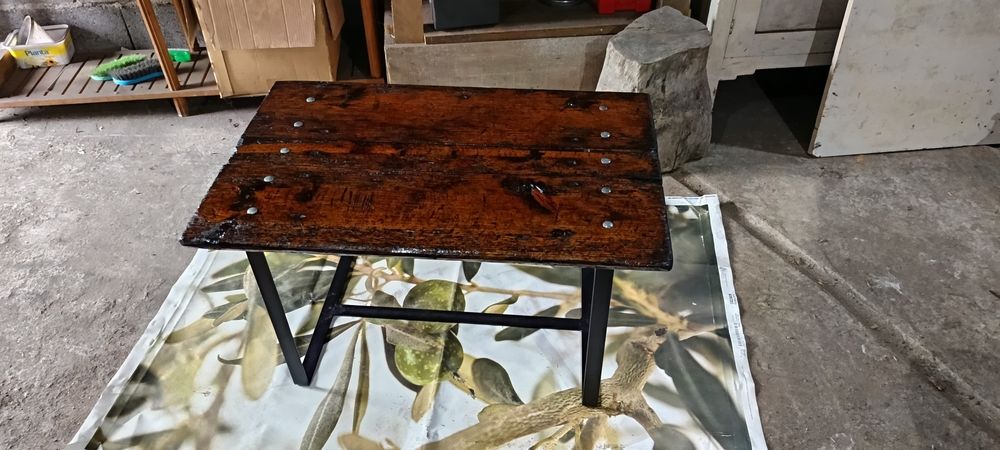 Mesa centro restaurada.