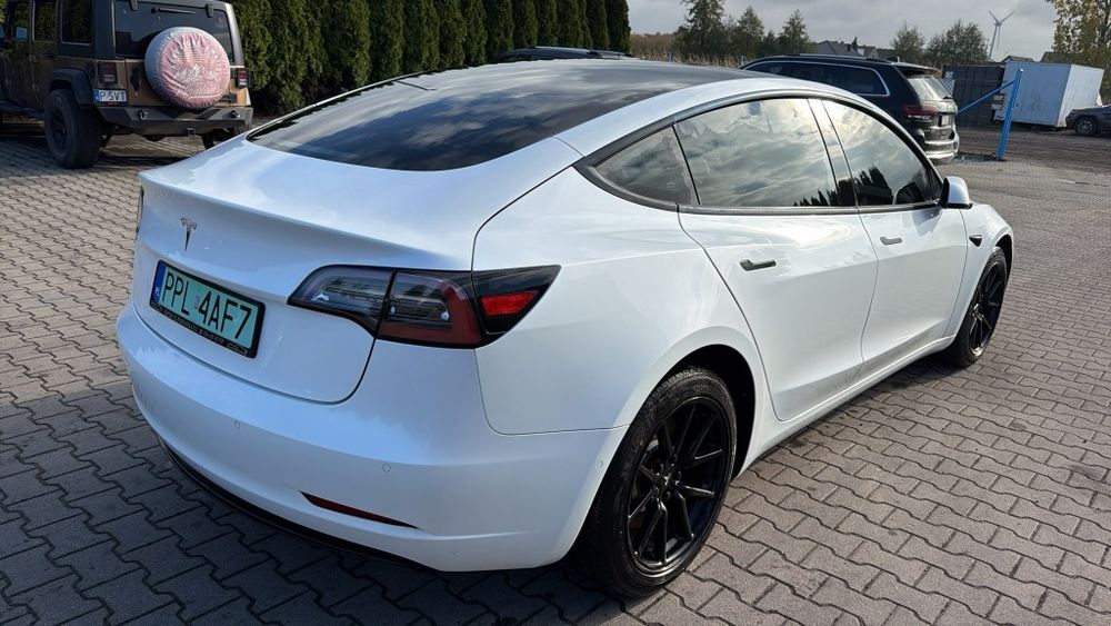 Tesla 3 rok 2021 niski przebieg 50 tys km
