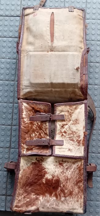 Mochila militar em pele natural