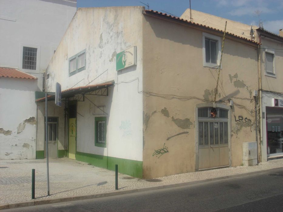 Junto à Igreja Matriz ; Póvoa Santo Adrião