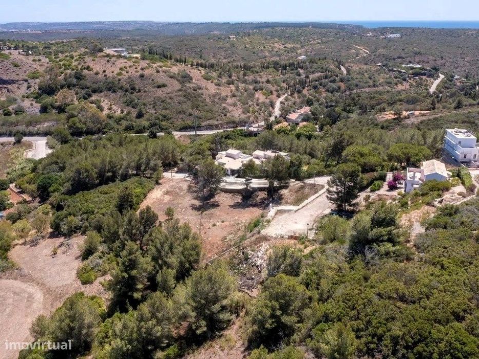 Lote Urbano a 2km da praia da Salema, em Budens, Algarve