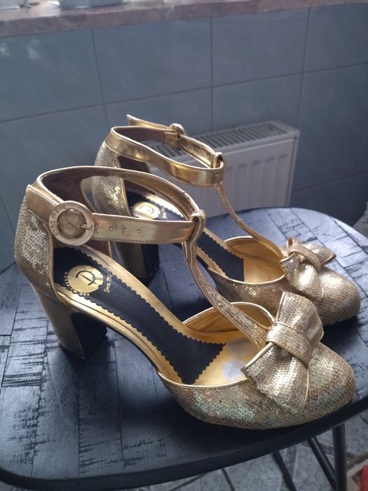 Złote buty na obcasie rozmiar 40