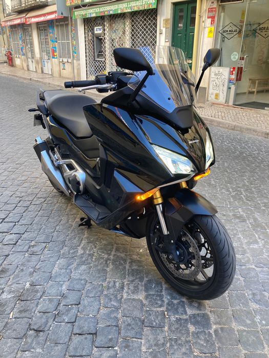 Honda Forza 750 em bom estado