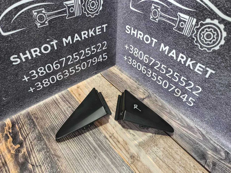 Молдинг вставка переднього крила правий Renault Zoe