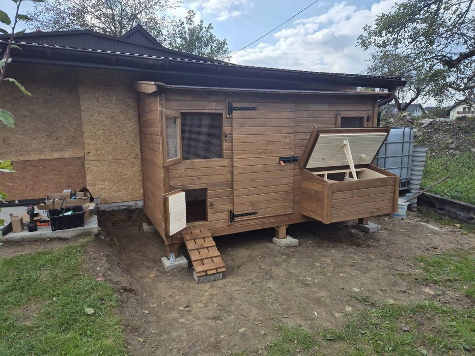 Kurnik dla kur ocieplany z wolierą