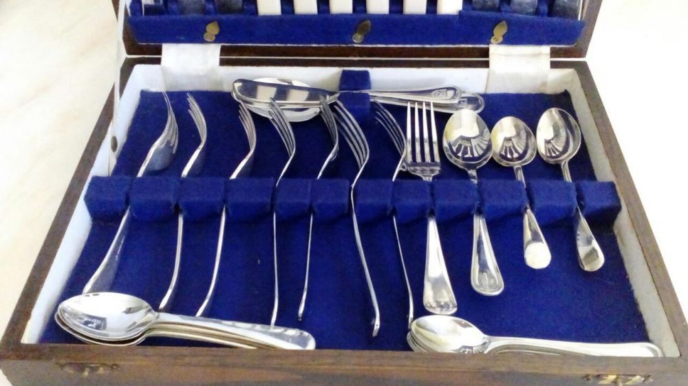 Faqueiro de qualidade em caixa como novo vendo ou troco