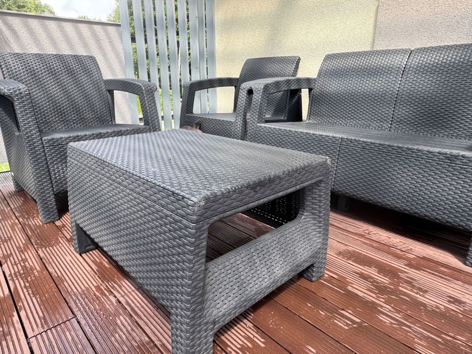 Meble ratanowe szare z poduszkami