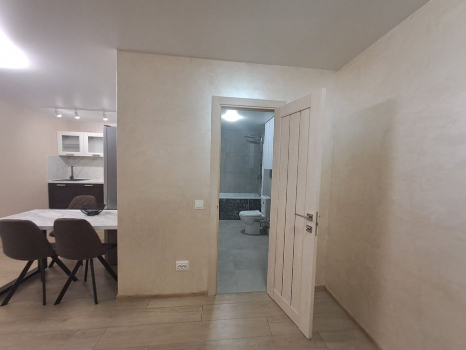 Продаж 2 кімнатної квартири + кухня-студія по вул. Київська.