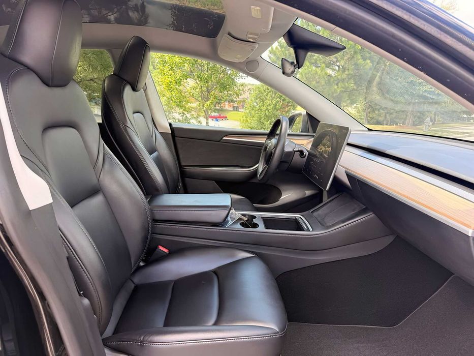 Tesla Model Y Long Range      2023
