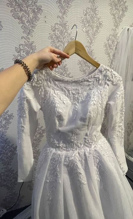 Продам весільну сукню