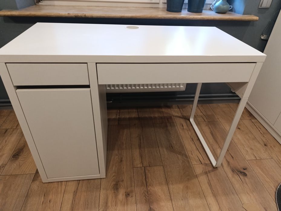 Białe biurko Micke Ikea