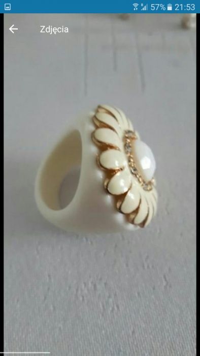 Pierścionek.