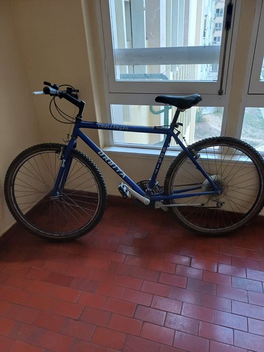 Bicicleta antiga em bom estado