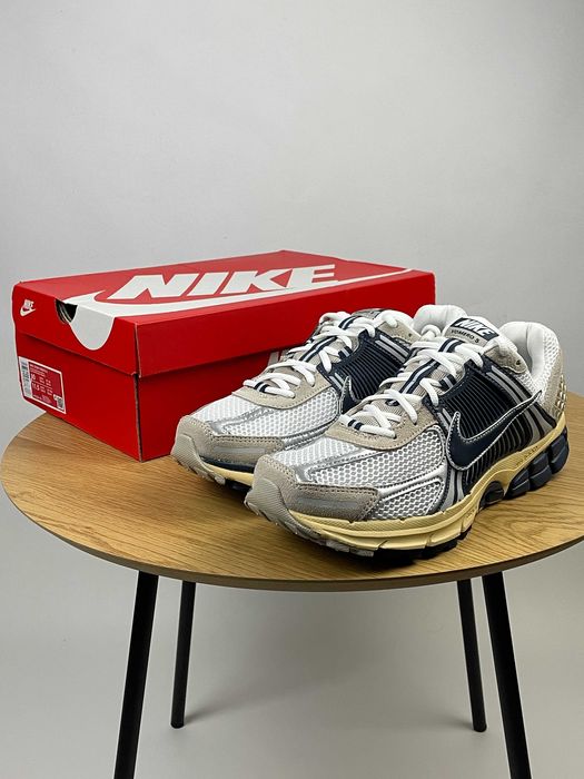 Кросівки NIKE Air Zoom Vomero 5 (EU 44) Оригінал Білі Чоловічі На Літо Нові