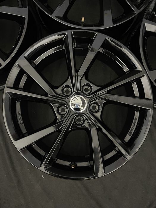 Диски R17 5x112 Et41 6.5J. Volkswagen Tiguan Passat B8 B7 B6 Jetta Golf Touran Caddy CC Audi Q3 Q2 Skoda Kodiaq Karoq Octavia A8 A7 A5 Superb