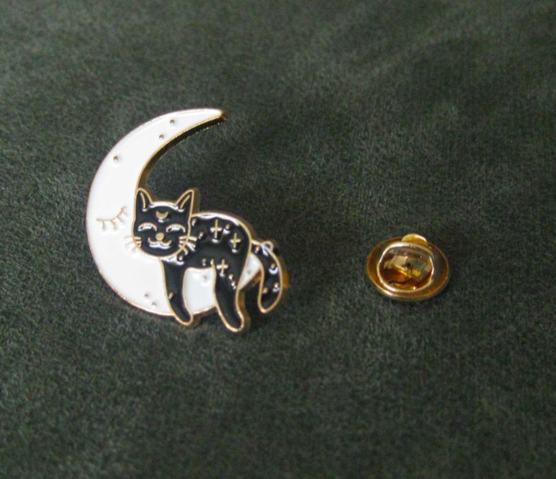 Pins Esmalte Gato a Brincar na Lua NOVO