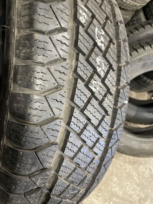 Пара всесезонної резини 235/65 R17 Шини