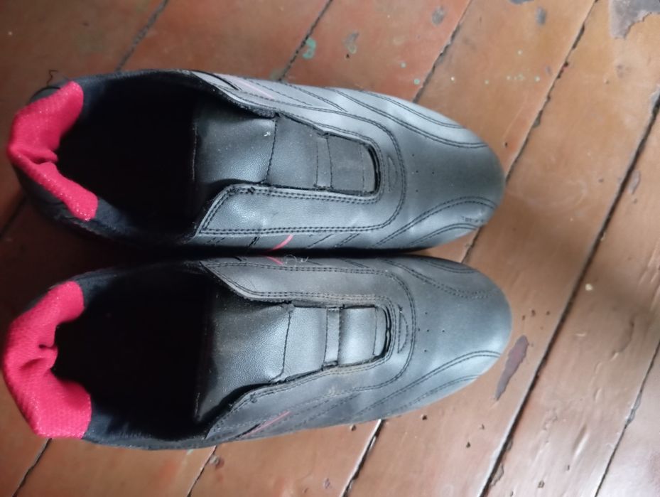 Продам кросівки чоловічі