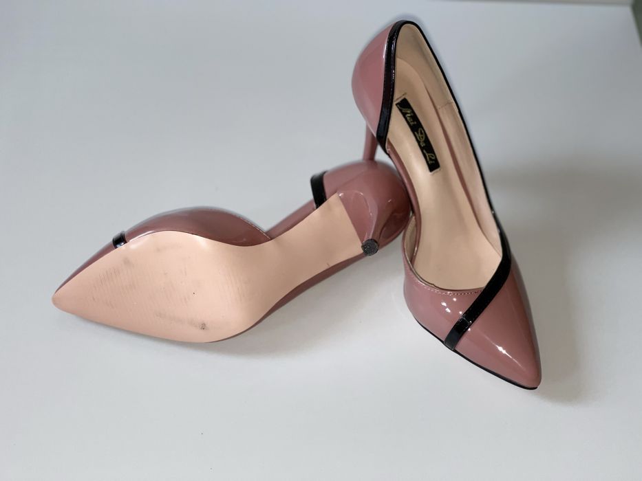 Szpilki w pięknym kolorze