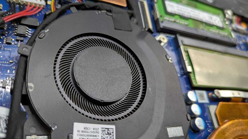 Чищення ноутбука заміна термопасти замена термопасты Ремонт комп'ютера