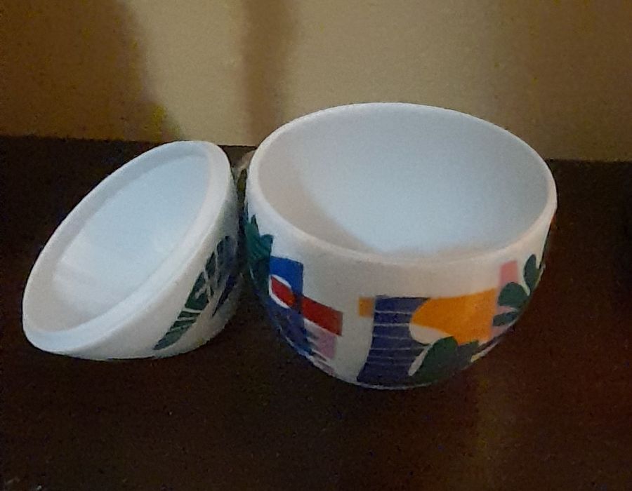 Vendo  ovo de porcelana