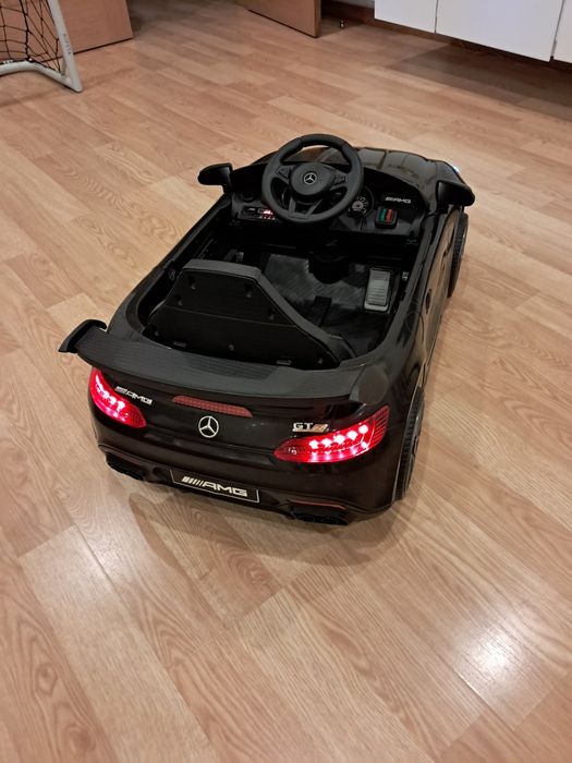 Mercedes-AMG GT Ride-on 12V - Preto - Excelente Estado - Portas Abrir + Luzes LED + rádio música