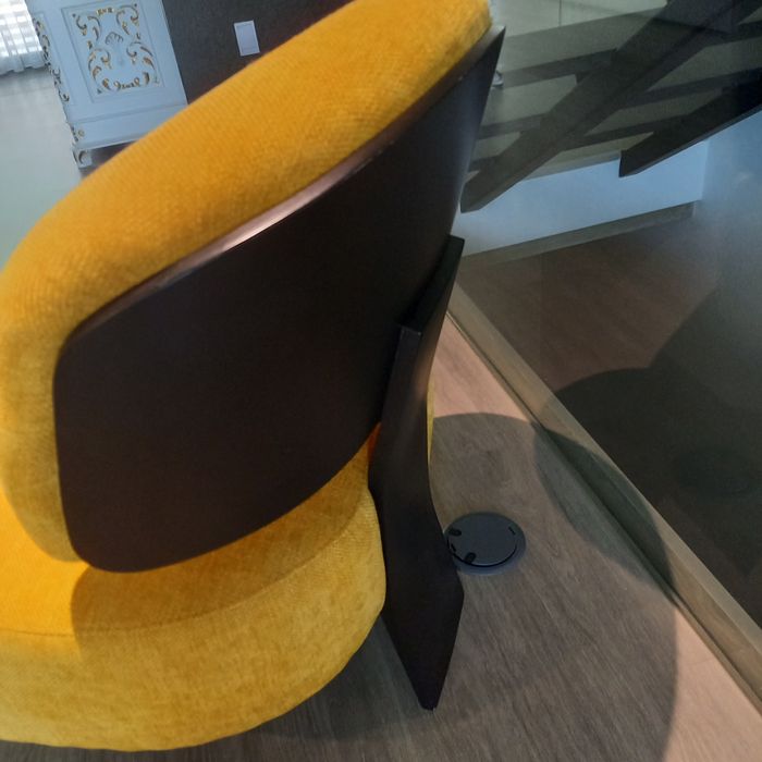 Vendo cadeirão cor amarelo