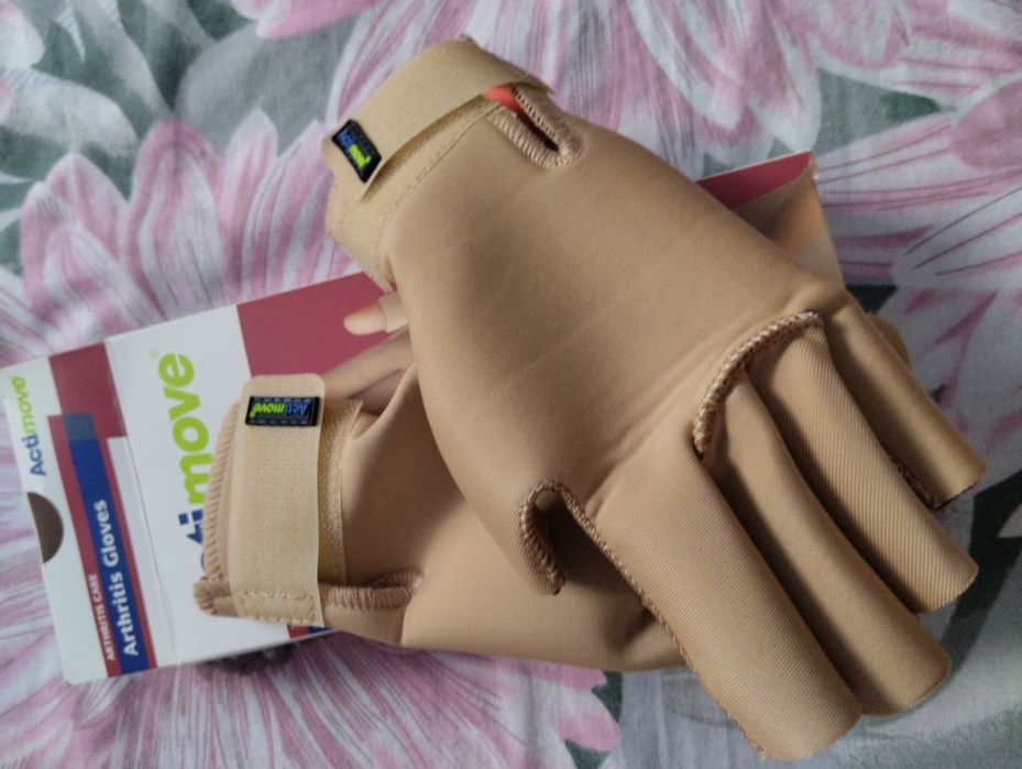 Продам перчатки Actimove arthritis gloves.