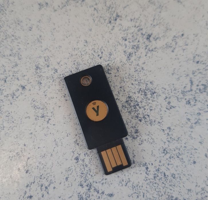 Yubikey 5 NFC | Yubico protege suas contas online de hackers