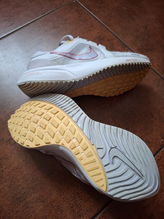 КросівкиNike Air Zoom Vomero 16,