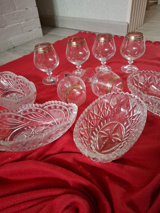 Посуда кухонная разная:тарелки,Кастрюли и др