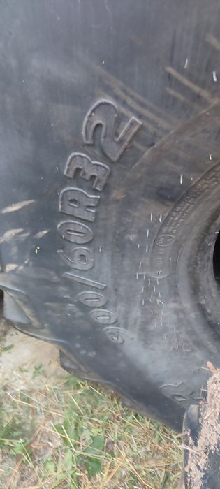 Opona 900/60R32.