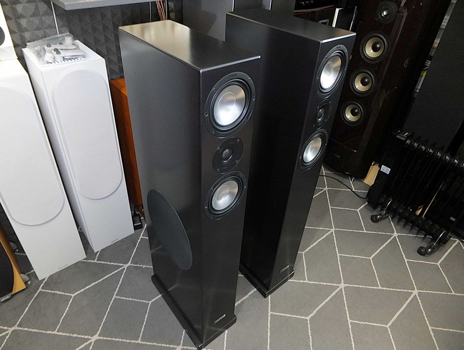 Eleganckie kolumny głośnikowe CANTON KARAT 790 DC / 3,5-drożne