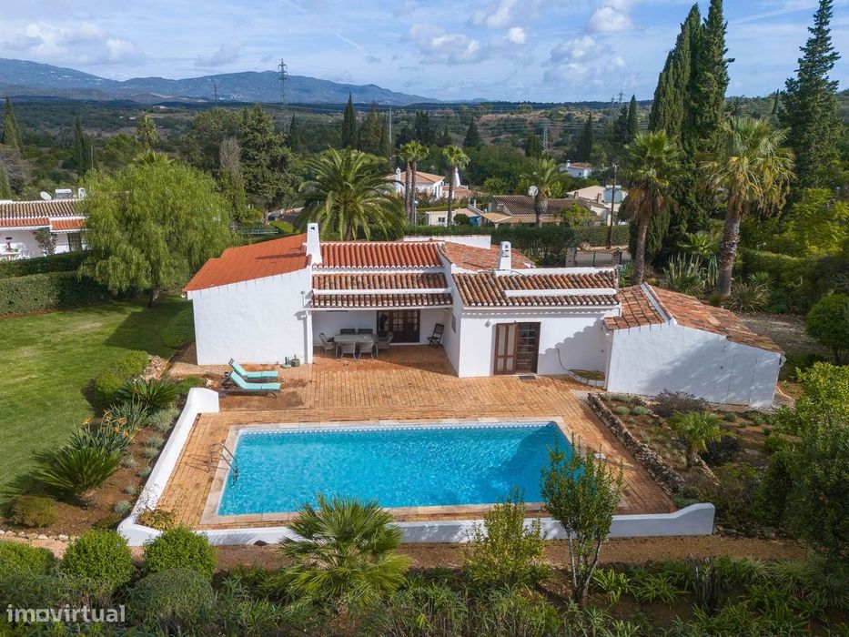 Moradia T2 com Piscina Privada e Vista para a Montanha- Serra e Mar