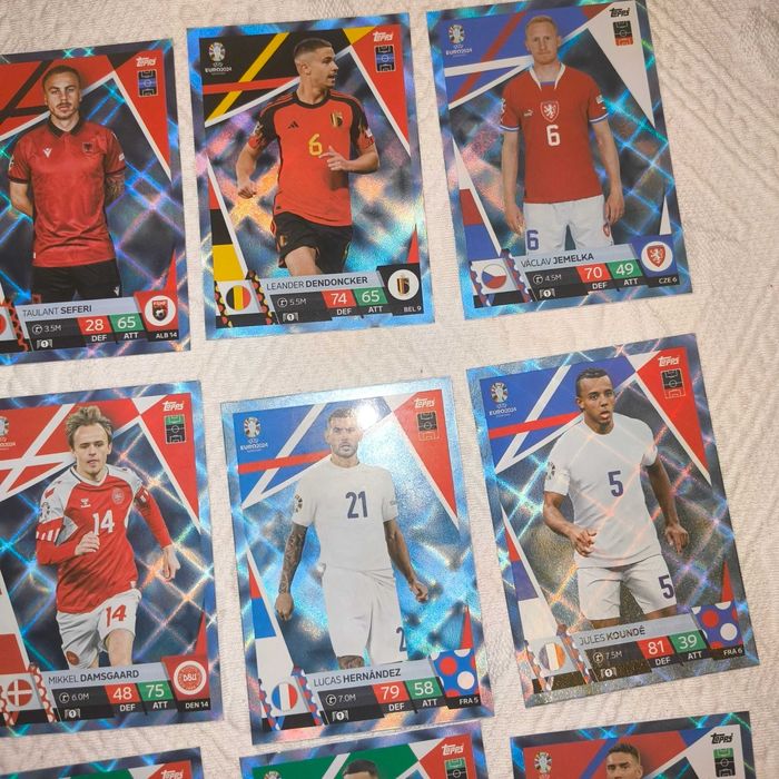 Cartas Paralelas Azuis Topps Euro 2024