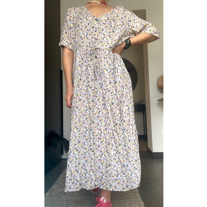 Midi wiskozowa sukienka w kwiaty; na lato; M/L