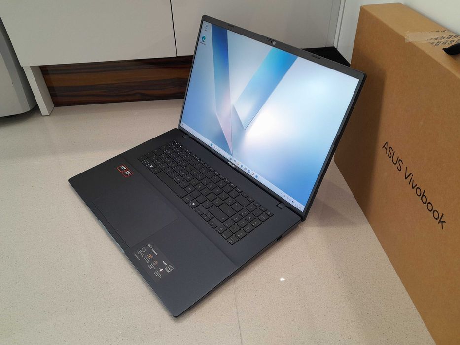Asus 18.4" | Ryzen 7 260 | 32GB DDR5 | 1TB SSD | Radeon 780M | Laptop