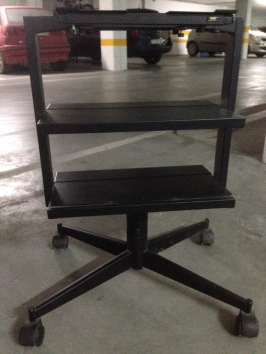 base extensível para televisão