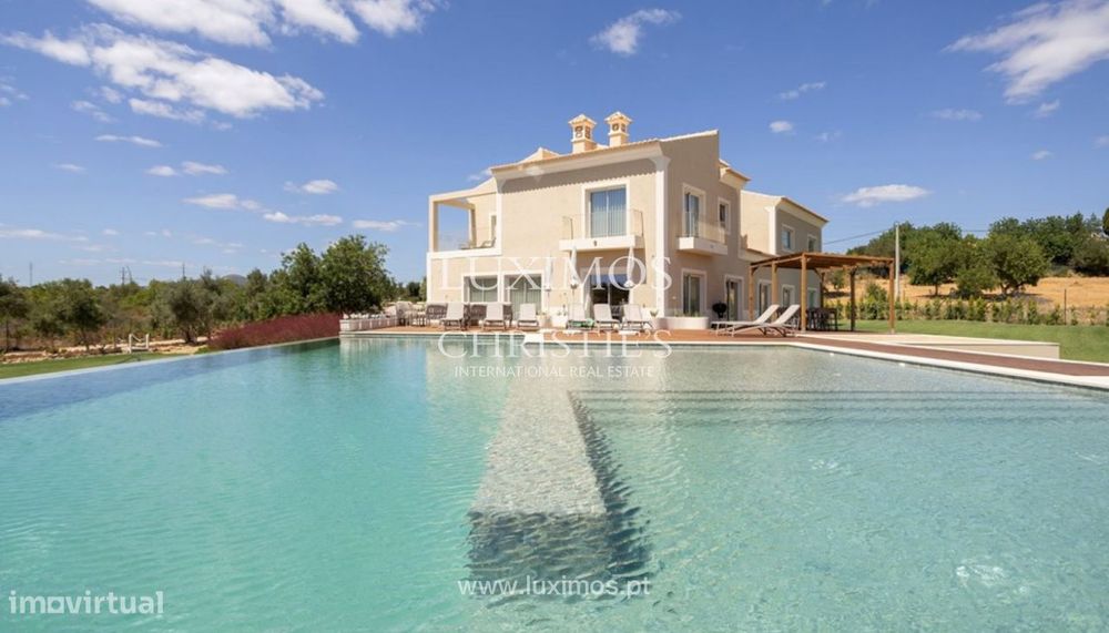 Luxuosa Moradia V4 com piscina, à venda em Estoi, Algarve