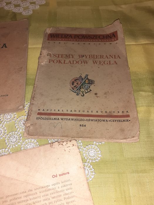 Trzy stare książki z roku 1951, 1956