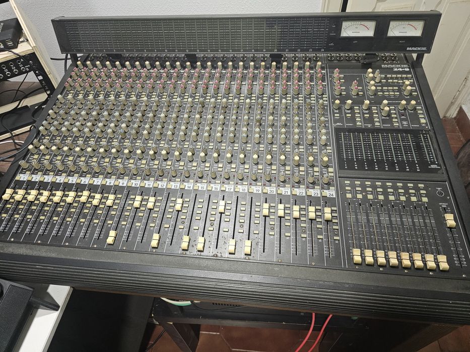 Vendo mesa analógica Mackie 24 .8 bus