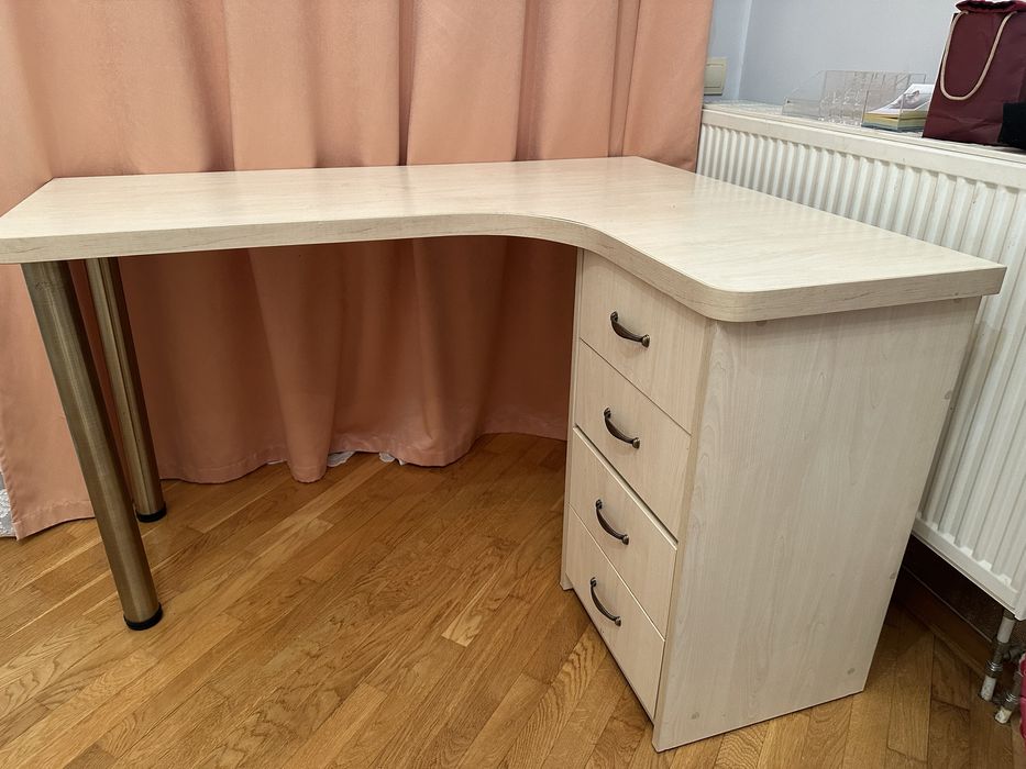 Стіл письмовий кутовий