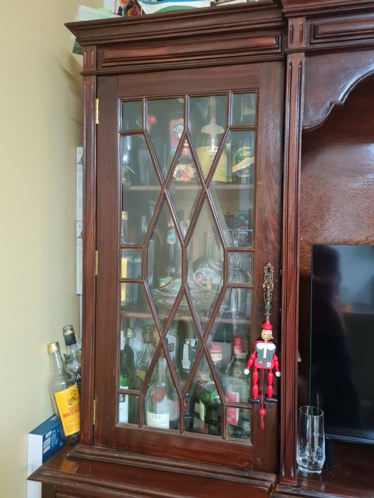 Móveis antigos de madeira