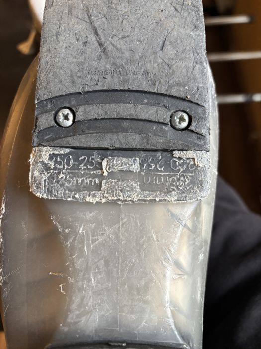 Buty narciarskie dziecięce rozmiar 38-39 / 250-255mm skorupa 295mm