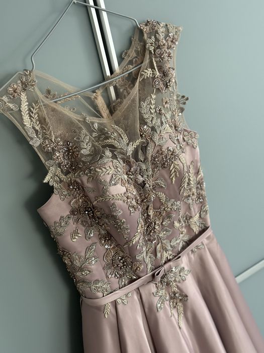 Сукня на випускний вечір