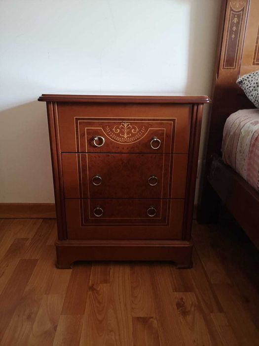 Conjunto Quarto (Roupeiro e Mesinhas de Cabeceira)