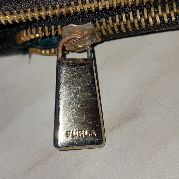 Женская кожаная сумка FURLA.